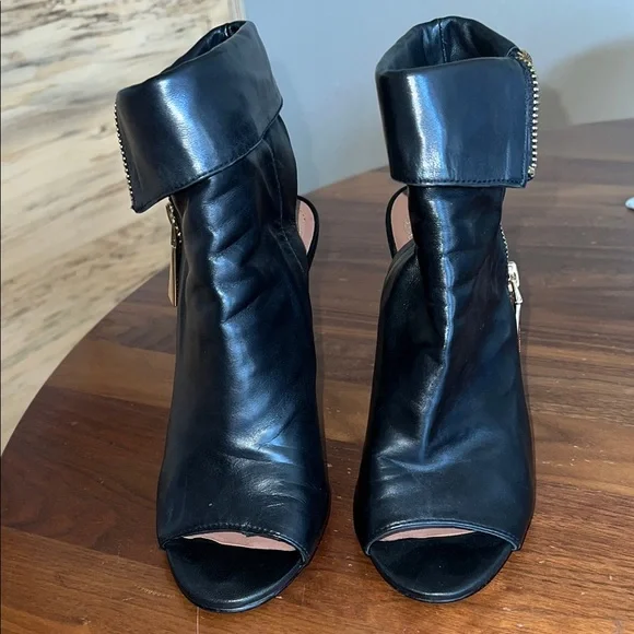 Vince Camuto Black Leather Women's Ankle Zip Up Boots Size 7 Very Comfortable! - Picture 4 of 14